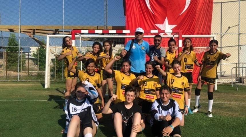 Elazığlı hentbolcular 2’de 2 yaptı