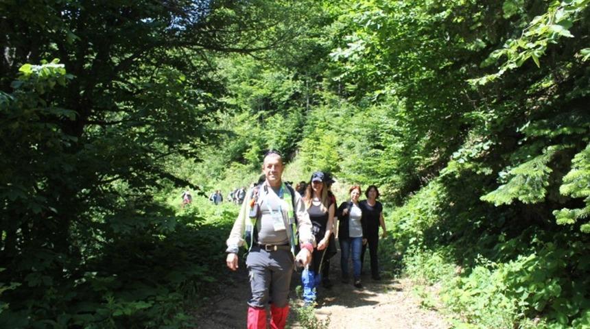 Bolu’da doğa tutkunlarından 18 kilometrelik yürüyüş