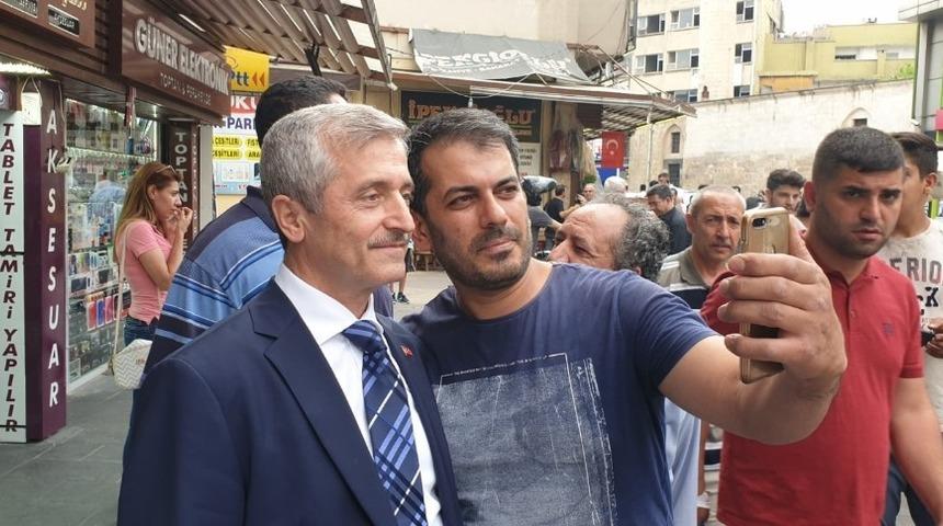 Başkan Tahmazoğlu esnafı ziyaret etti