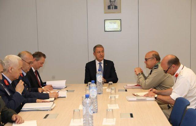 Bakan Akar, NATO Askeri Komite Başkanı Peach ile görüştü 1