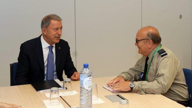 Bakan Akar, NATO Askeri Komite Başkanı Peach ile görüştü