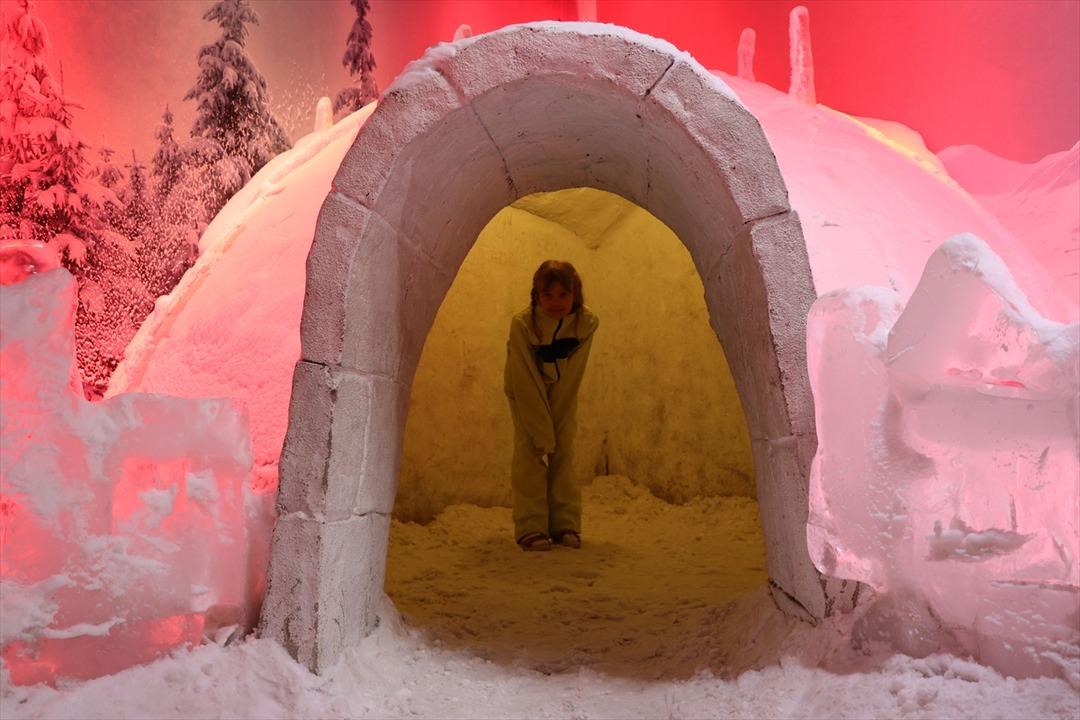 Antalya'da sıcaktan bunalan kar ve buz keyfi