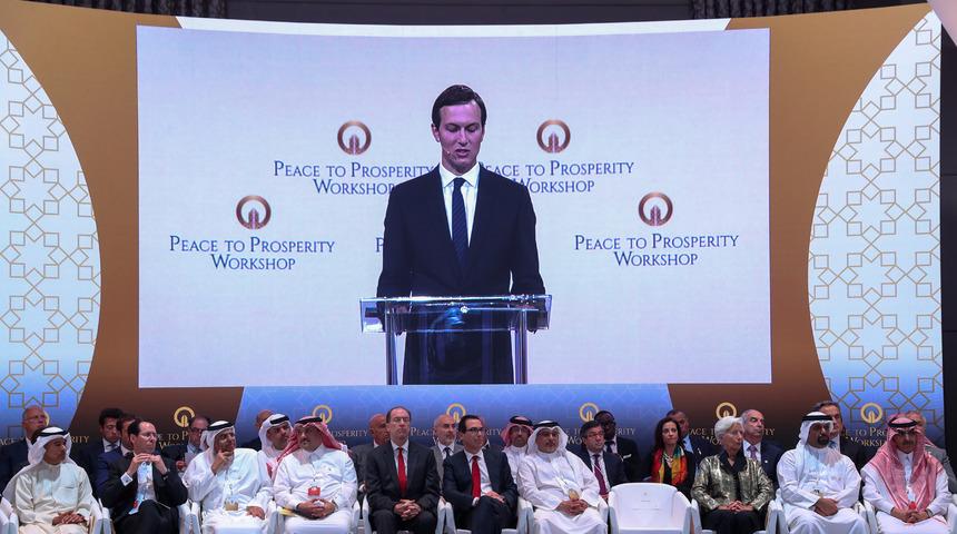 Trump'ın damadı, sınırları olmayan haritalar üzerinden sunum yaptı