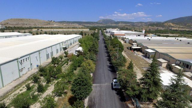 Isparta Belediyesi OSB’yi asfaltladı