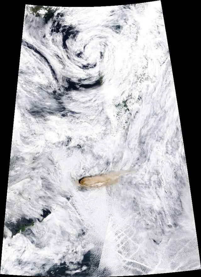 Volkan patlaması uzaydan fotoğraflandı
