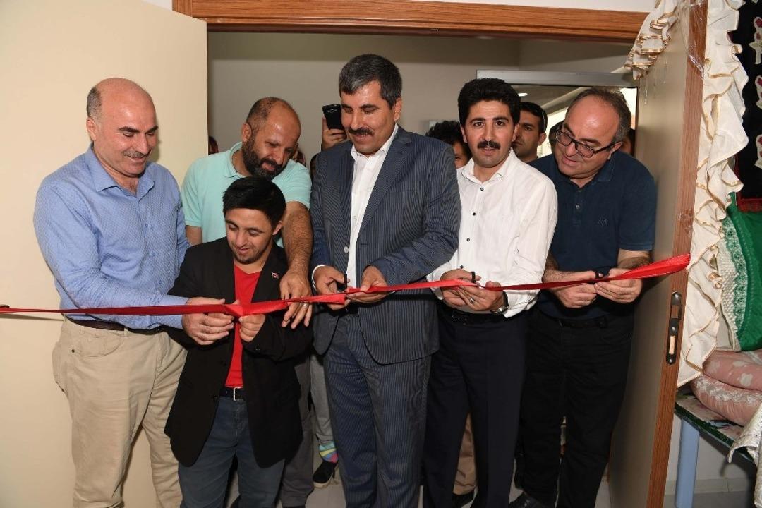 Kadınların bilgi evlerinde yaptığı &uuml;r&uuml;nler g&ouml;r&uuml;c&uuml;ye &ccedil;ıktı