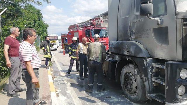 Tırda çıkan yangını itfaiye söndürdü