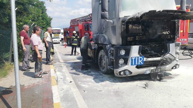 Tırda çıkan yangını itfaiye söndürdü