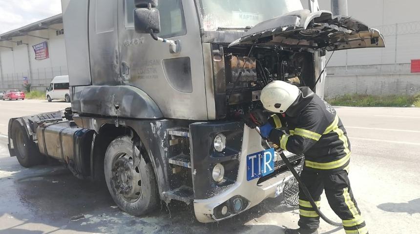 Tırda &ccedil;ıkan yangını itfaiye s&ouml;nd&uuml;rd&uuml;