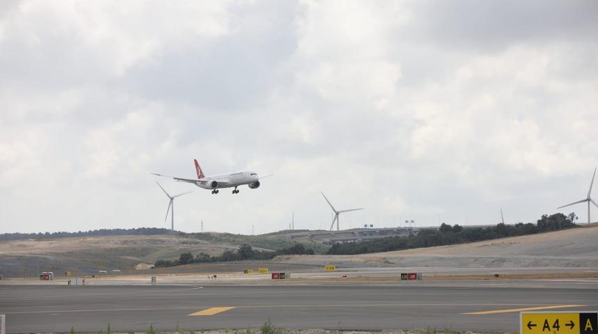 THY'nin ilk r&uuml;ya u&ccedil;ağı  "Boeing 787-9 Dreamliner"  İstanbul'a iniş yaptı (1)