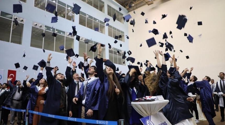 Bartın &Uuml;niversitesi 11&rsquo;inci mezunlarını uğurladı