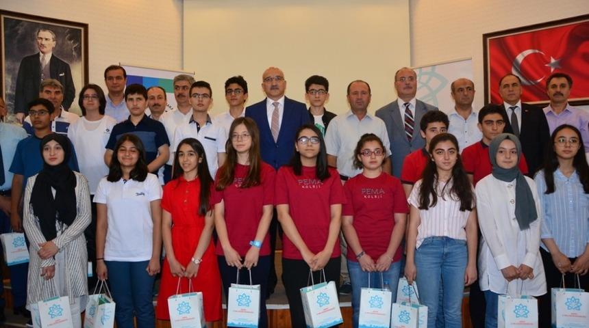 Konya&rsquo;daki LGS birincileri &ouml;d&uuml;llendirildi