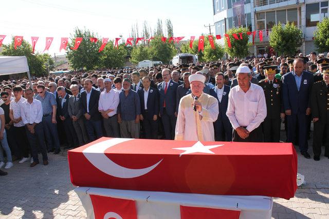 Şehit Uzman Onbaşı'yı Aksaray'da 10 bin kişi uğurladı