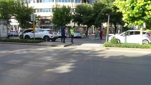 Trafik polislerinden öncelik yayanın uygulaması