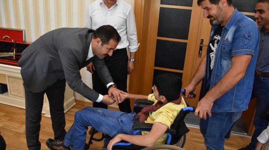 Özel çocuktan Başkan Geylani’ye ziyaret