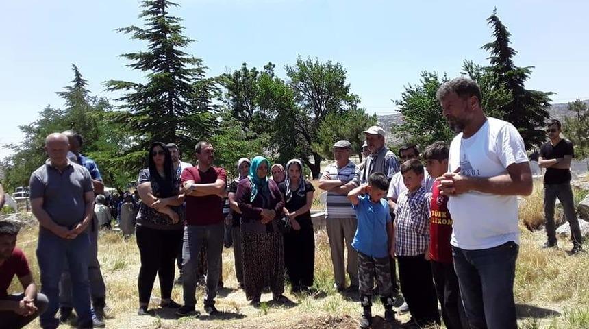 Tiyatrocu Mevl&uuml;t Demiryay, Niğde'de toprağa verildi