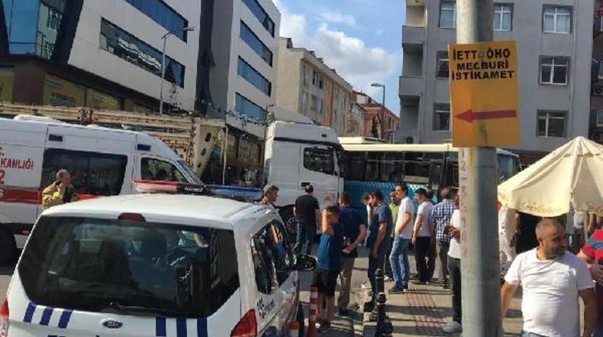 Tuzla'da zincirleme kaza: 10 yaralı