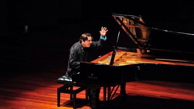 Ünlü piyanist Fazıl Say, Antalya'da konser verdi