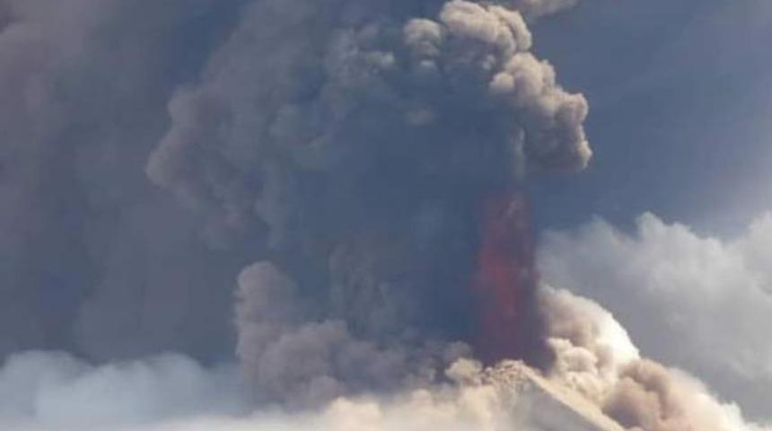 En tehlikeli yanardağ harekete ge&ccedil;ti! Binlerce kişi tahliye edildi!