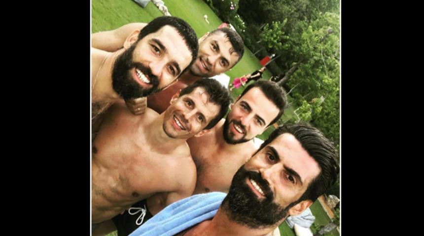 Volkan Demirel, Arda Turan, Burak Yılmaz, Emre Belözoğlu'nun fotoğrafı sosyal medyayı salladı
