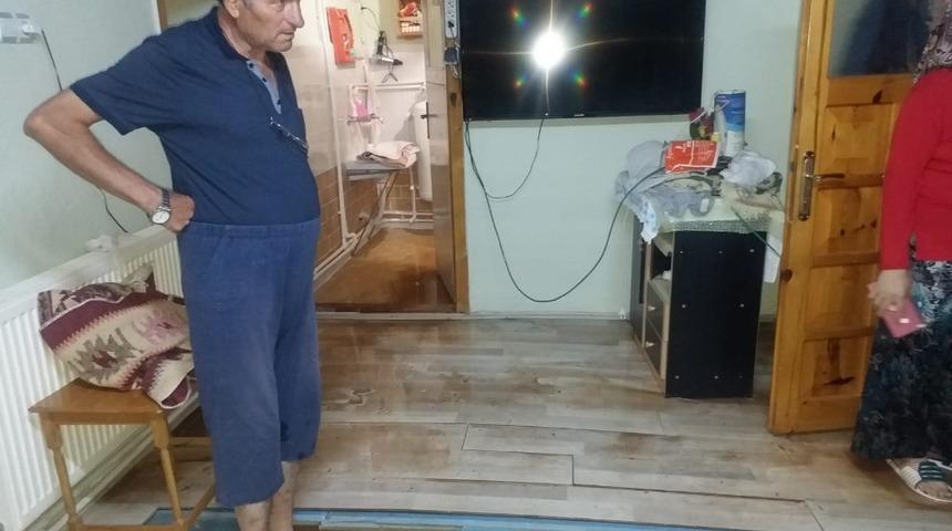 Tavas&rsquo;da yağışlar su baskınlarına neden oldu