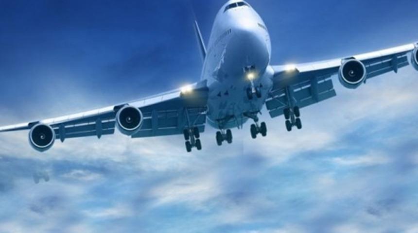 Rusya'da acil iniş yapan yolcu uçağı alev aldı