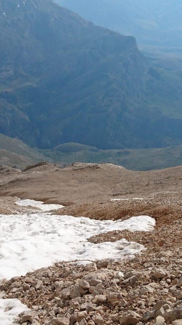 Çığ altında kalan dağcıyı arama çalışmaları devam ediyor