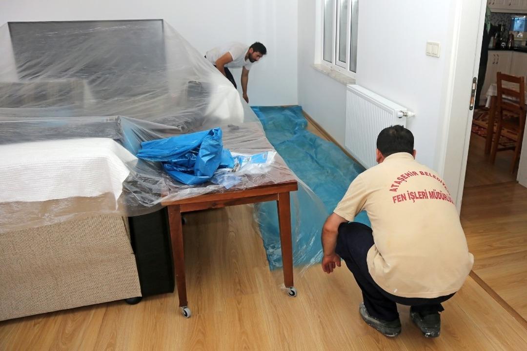 Ataşehir&rsquo;de engellilerin evleri &uuml;cretsiz boyanıyor