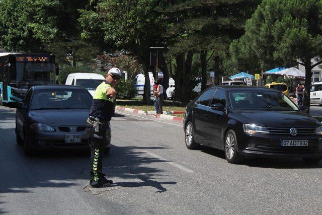 Yayaya yol vermeyen sürücülere ceza yağdı