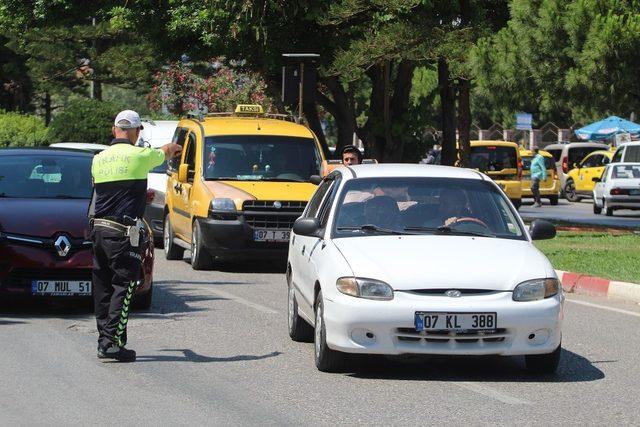 Yayaya yol vermeyen sürücülere ceza yağdı