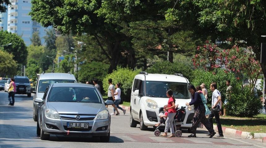 Yayaya yol vermeyen s&uuml;r&uuml;c&uuml;lere ceza yağdı