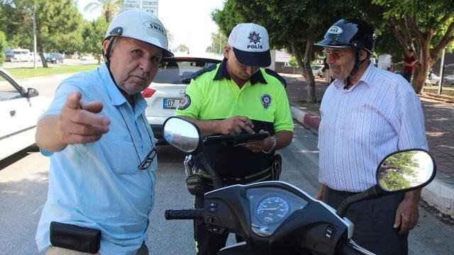 Antalya’da dedelerin trafik cezasından kurtulma hikayesi gülümsetti