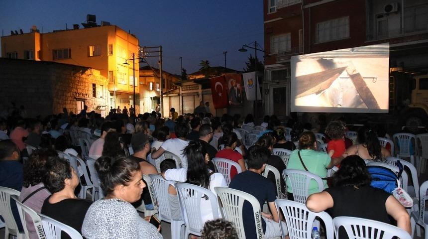 Tarsus&rsquo;ta a&ccedil;ık hava sinemasına yoğun ilgi