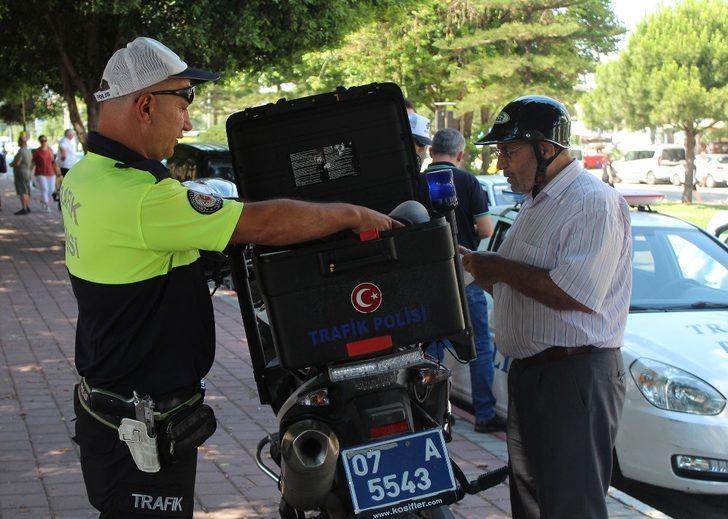 Antalya’da dedelerin trafik cezasından kurtulma hikayesi gülümsetti G3