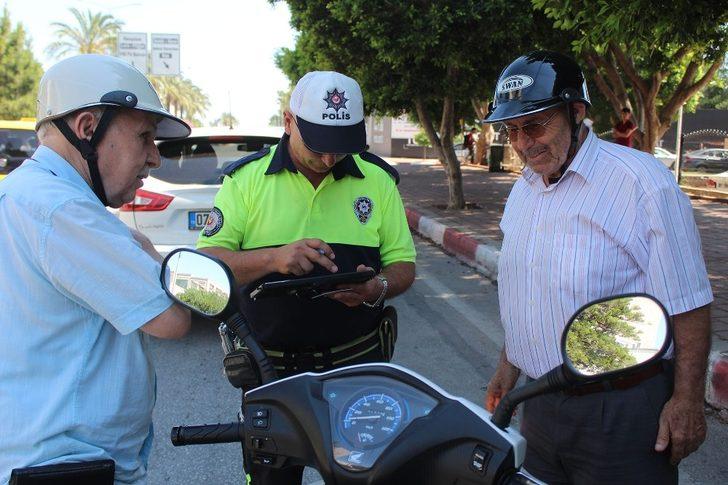 Antalya’da dedelerin trafik cezasından kurtulma hikayesi gülümsetti G4