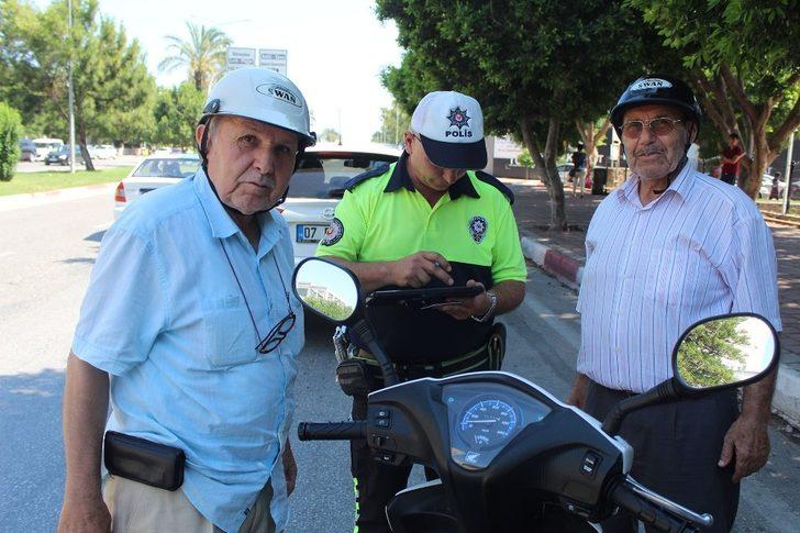 Antalya’da dedelerin trafik cezasından kurtulma hikayesi gülümsetti G5