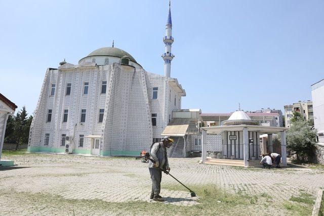 Adapazarı Belediyesi ilçede temizliği elden bırakmıyor