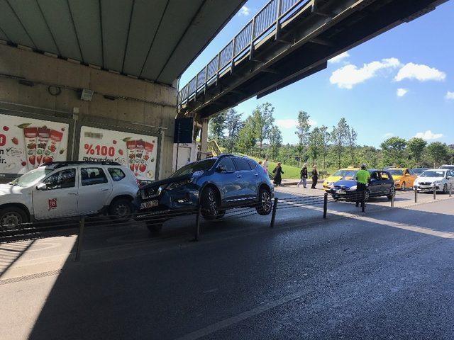 (Özel) 15 Temmuz Şehitler Köprüsü bağlantı yolunda ilginç kaza