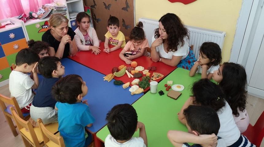 Çiğli’deki anaokullarına diyetisyen desteği