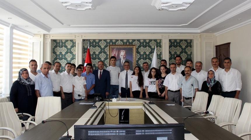 LGS birincileri altınla ödüllendirildi