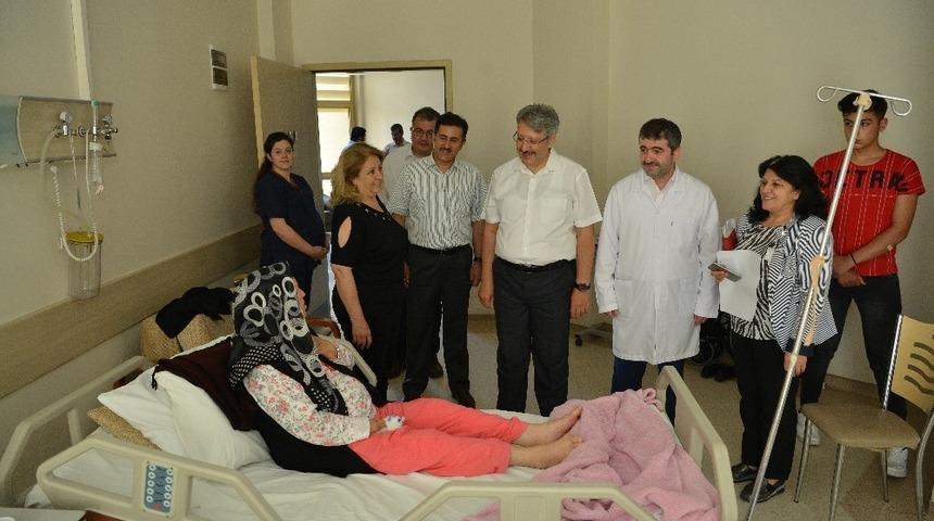 Uşak Üniversitesi Tıp Fakültesi Dekanı Semiz, hastaneyi ziyaret etti