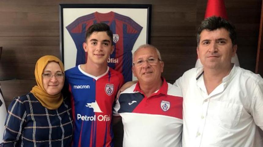 Burak İnce 15 yaşında Altınordu A Takımı'na y&uuml;kseldi