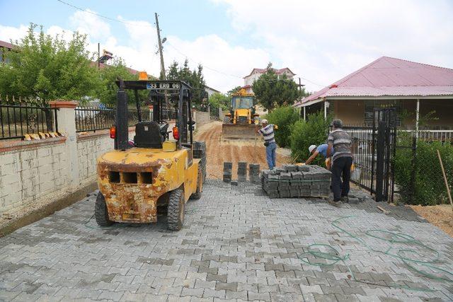 Erdemli’de parke çalışmaları sürüyor