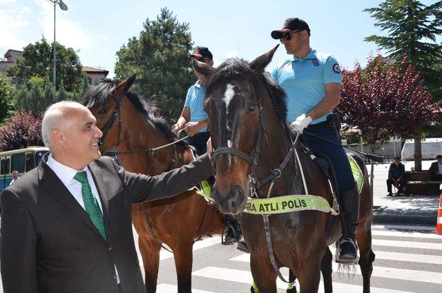 Kızılcahamam sokaklarında atlı polisler dönemi başladı