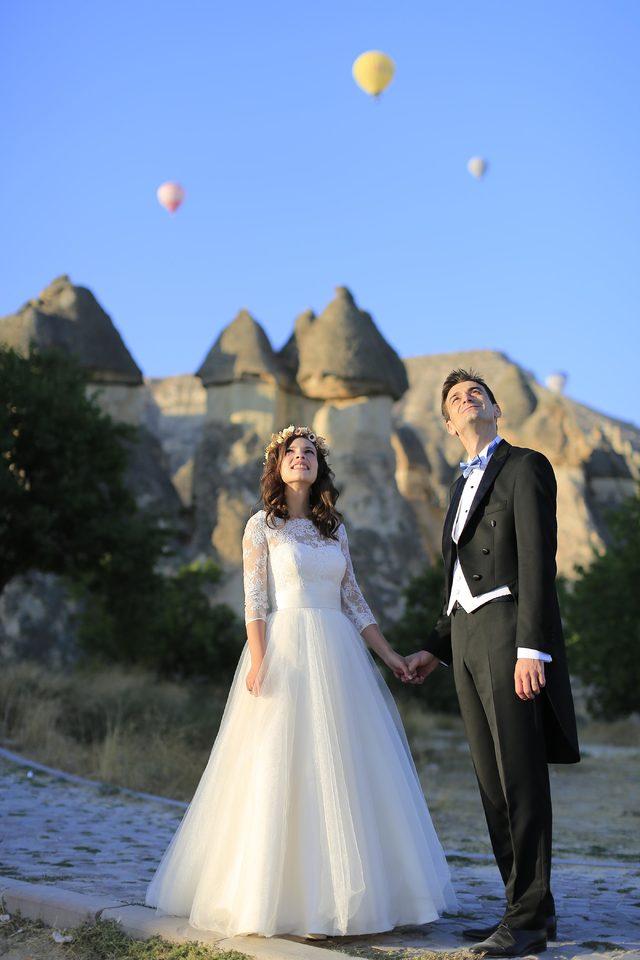 &Ccedil;iftler d&uuml;ğ&uuml;n fotoğrafları i&ccedil;in Kapadokya yı tercih ediyor 1