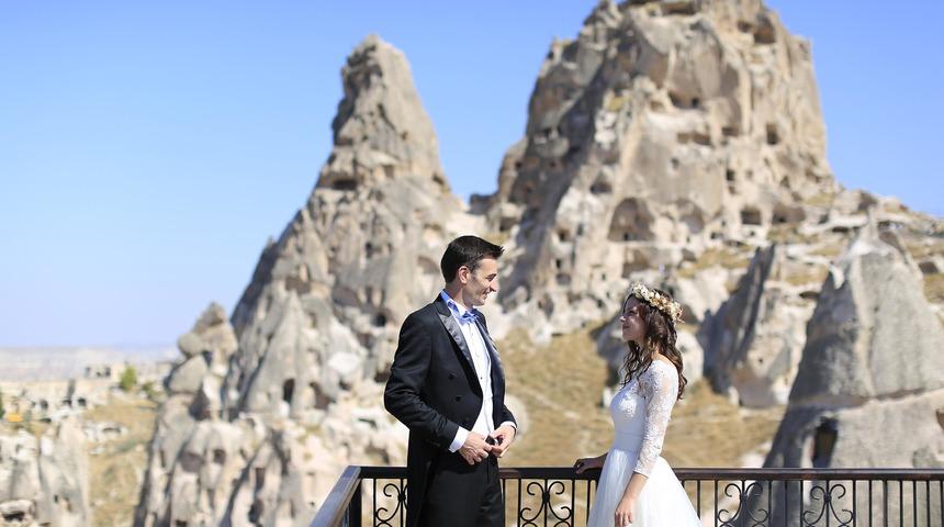 &Ccedil;iftler d&uuml;ğ&uuml;n fotoğrafları i&ccedil;in Kapadokya'yı tercih ediyor