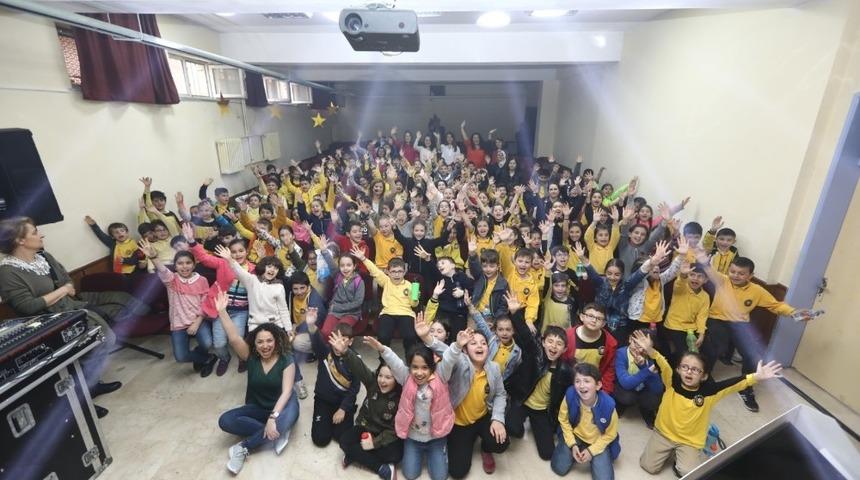 Enerjisa eğitim programlarıyla gençleri eğitiyor