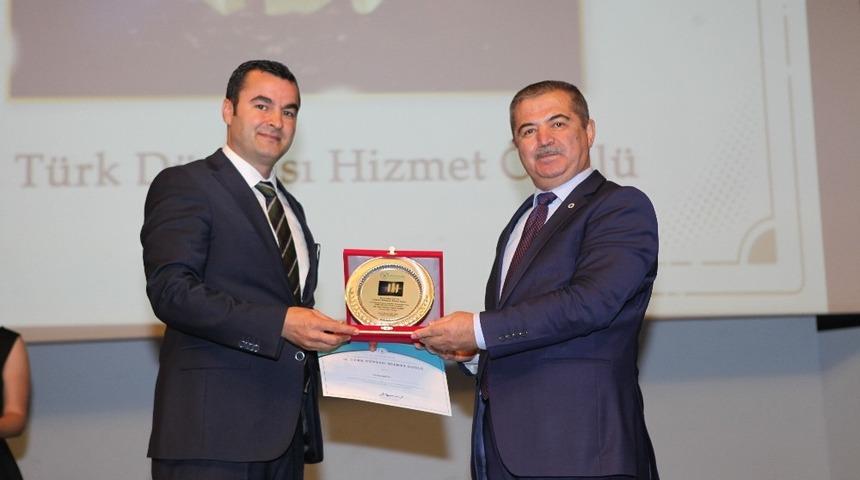 Gaziantep B&uuml;y&uuml;kşehir&rsquo;e T&uuml;rk D&uuml;nyası Hizmet &ouml;d&uuml;l&uuml;