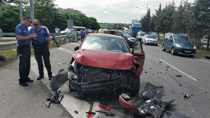 Samsun’da otomobil geri geri gelen araca çarptı: 3 yaralı