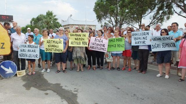 Burhaniye’de yazlıkçılar, dere kirliliğine tepki gösterdi